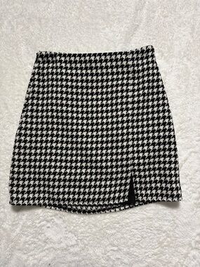 Old Navy Classic Black & White Houndstooth Mini Skirt
